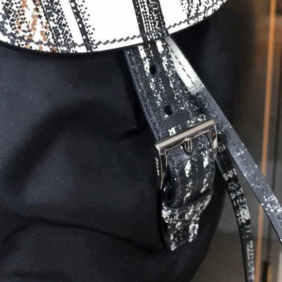 Prada ladies backpack , used only twice , new!!! - Picture 3 of 6